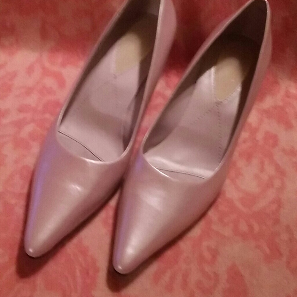 8.5M Liz Claiborne Pearl Pink Leather Pumps